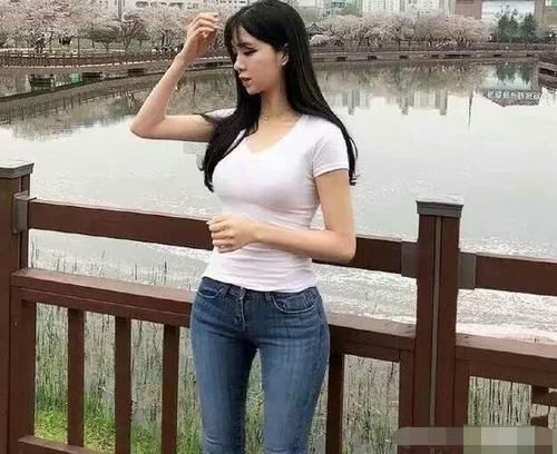 牛仔裤让你更时尚婉约,绝对是路人中最耀眼的存在