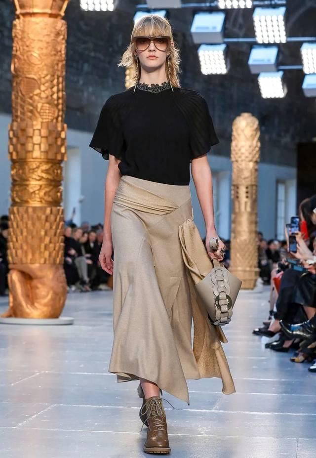  色彩：时装展最靓话题：这8大颜色夫人夫人太炫了，美哭！！