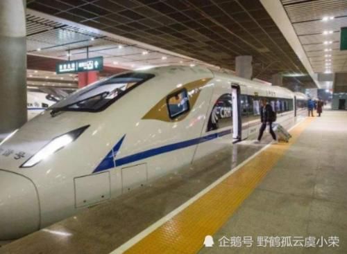  排队@坐高铁时，为什么宁愿排队取票也不刷身份证？原因很简单