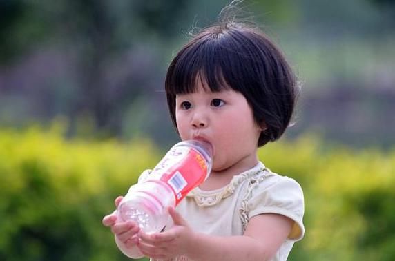  「宝宝」医生忠告：春季这3个时间别让孩子喝水，会损伤健康，宝妈别大意