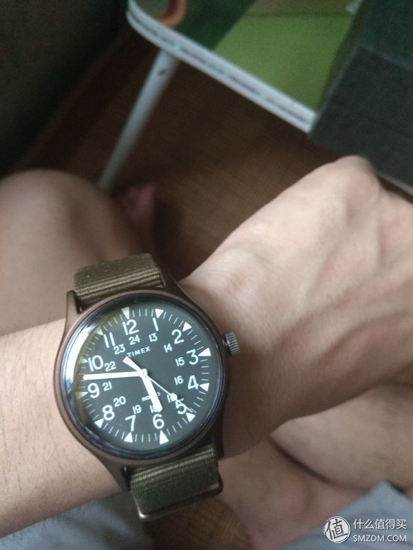 天美时经典石英男表TW2R37400:一支略为简陋的军旅风学生表