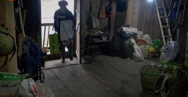 变形计：最让富二代崩溃的农村房，完全是空中楼阁，网友：怕坍塌