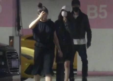 一年内多次被拍到在一起的赵丽颖冯绍峰，还不准备公开恋情吗?