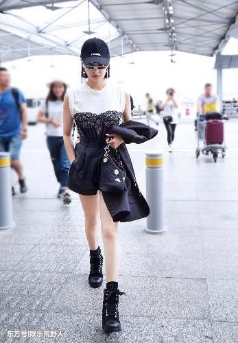 钟丽缇与宋茜“撞衫”，网友:气质相差也太大了