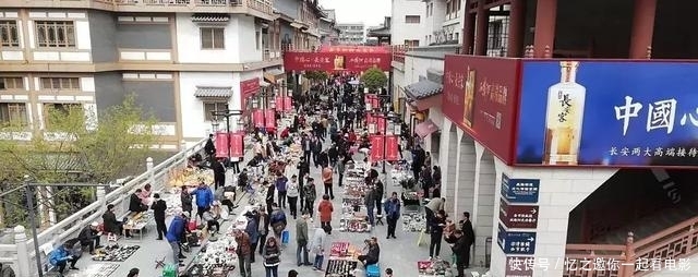 凌晨两点的西安＂鬼市＂，光怪陆离还藏着这么多秘密...