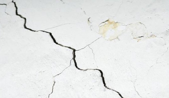  #时间#农村建房混凝土楼板总有裂缝，时间长还会出现渗水问题，