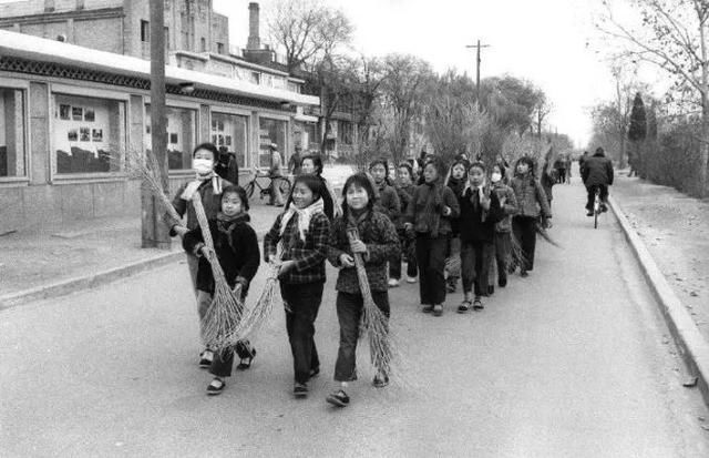 老照片：瑞士人勒内布里拍1976年前的中国