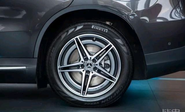 「娱乐系统」续航415km+5.2s破百!实拍奔驰首款纯电SUV