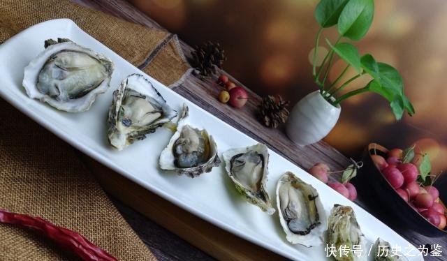  万能@蒸着吃的火锅，没听说过吧，还别不信，更有万能清汤锅底调配！