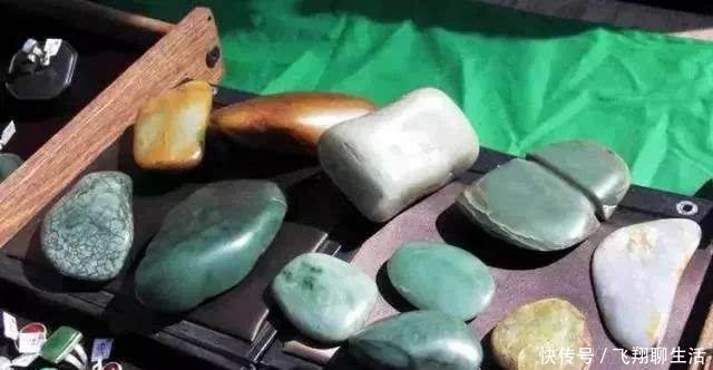  「玉石」谁说老外不玩奇石, 看看国外的石头市场是啥样!