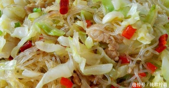 『成团』在炒粉丝时,粉丝不入味还成团那是因为你少了这1步