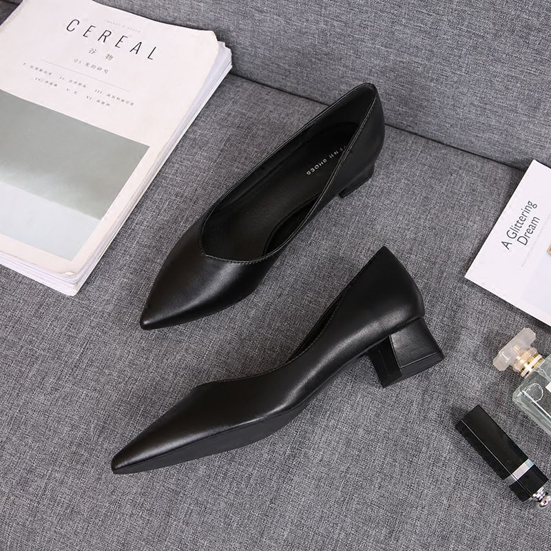 如果你穿腻了运动鞋，不妨试试这双凉鞋，显高美脚走路也舒适