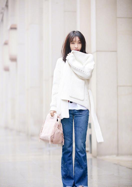 李菲儿我知道你身材好，但你不要随意穿“睡衣”出来呀