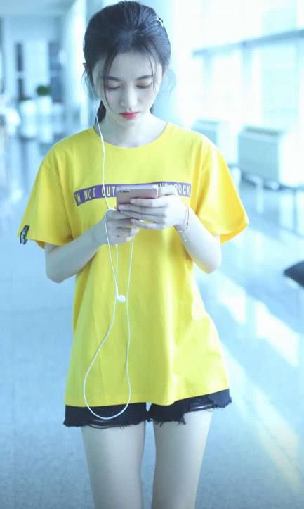 92斤的鞠婧纬，再现“漫画腿”“巴掌腰”网友“屏幕又得修了”