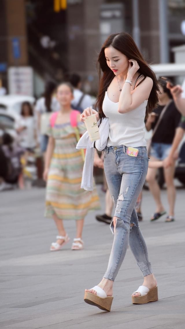 街拍路人，神采飞扬的时尚穿搭参考，让你气质飙升美出新高度