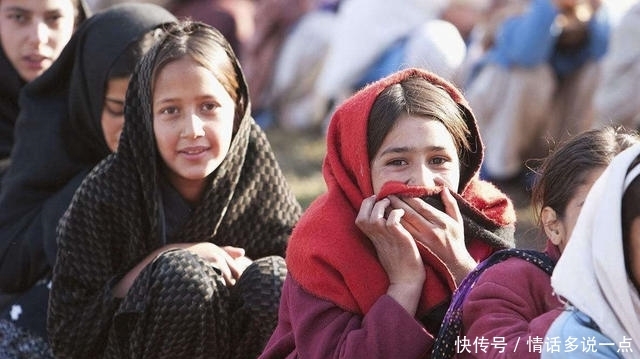 去巴基斯坦旅游，不要随意去握当地姑娘的手，尊重当地风俗