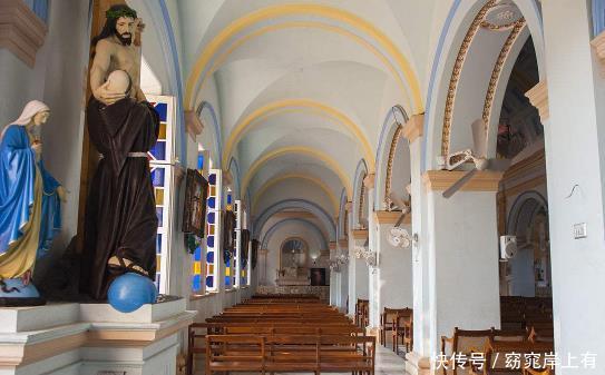 为什么国外的教堂祷告免费，中国寺庙烧香却要收钱？原因让人气愤