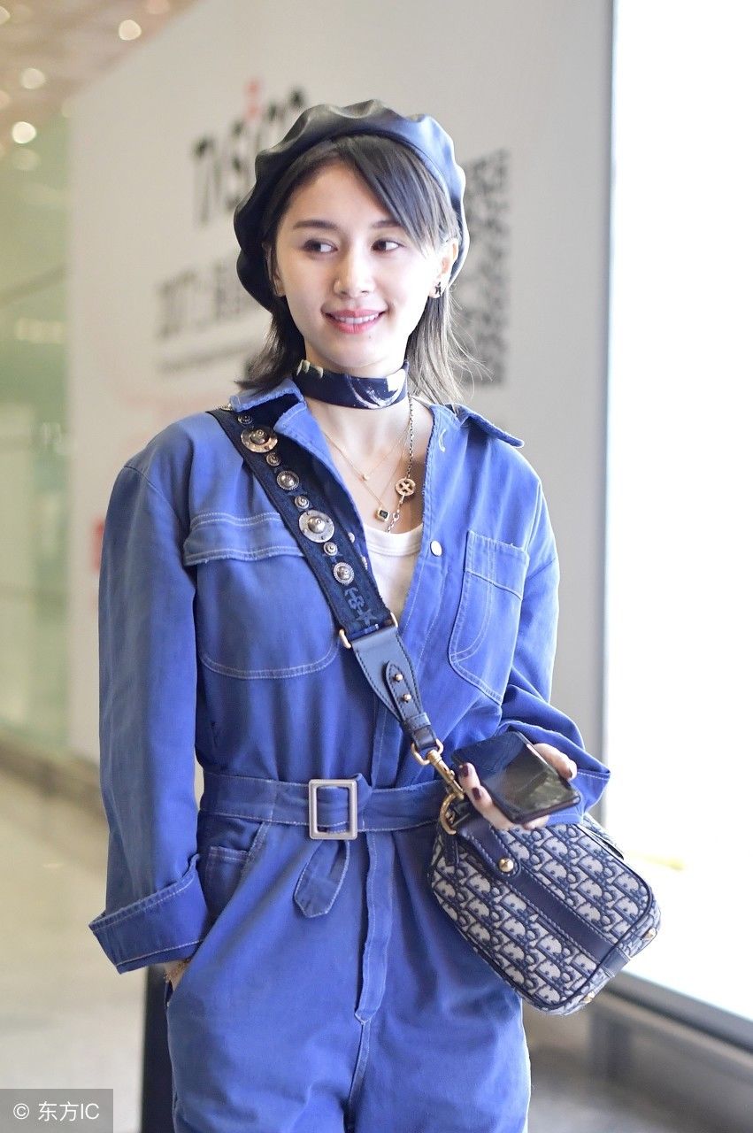 王子文的身高太尴尬，都没法好好穿裤子，硬是将裤子裤腰拉低