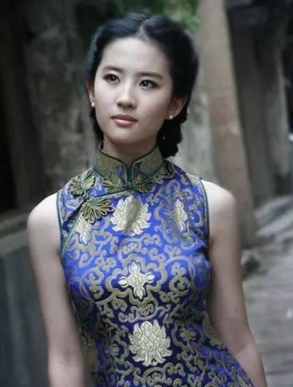  「心中」娱乐圈中的各位女星穿旗袍装扮，谁才是你心中的最美旗袍美人呢？