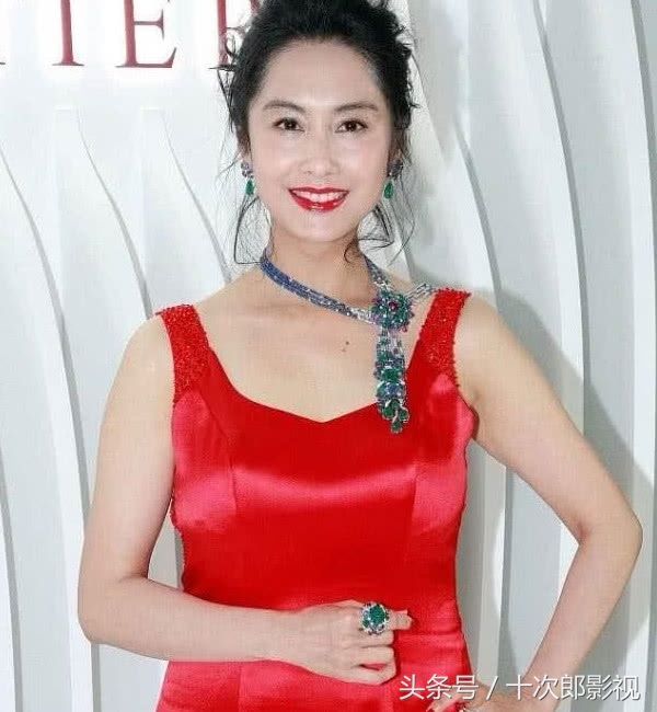 全是黄贯中的功劳?46岁朱茵出镜，依然美轮美奂!