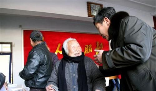 「群众利益」2019年起农村户口将取消？10类人再也领不到低保？
