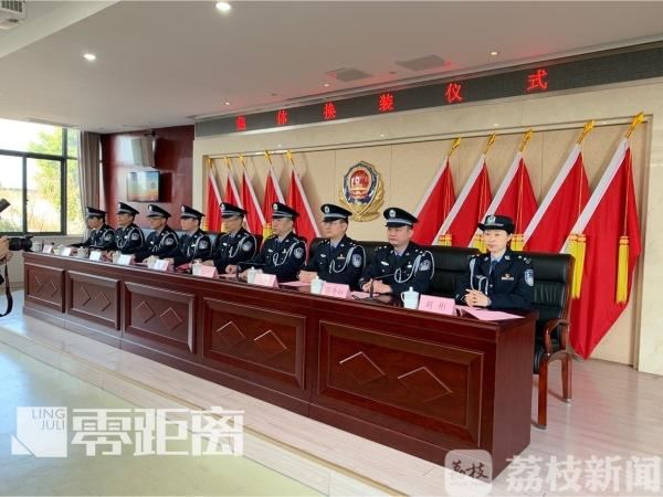 军装换警服 出入境边防检查站集体换装
