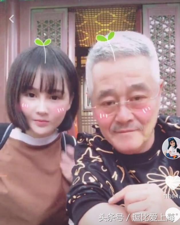 球球带其父亲 赵本山 刷爆抖音,网友直呼:投胎是