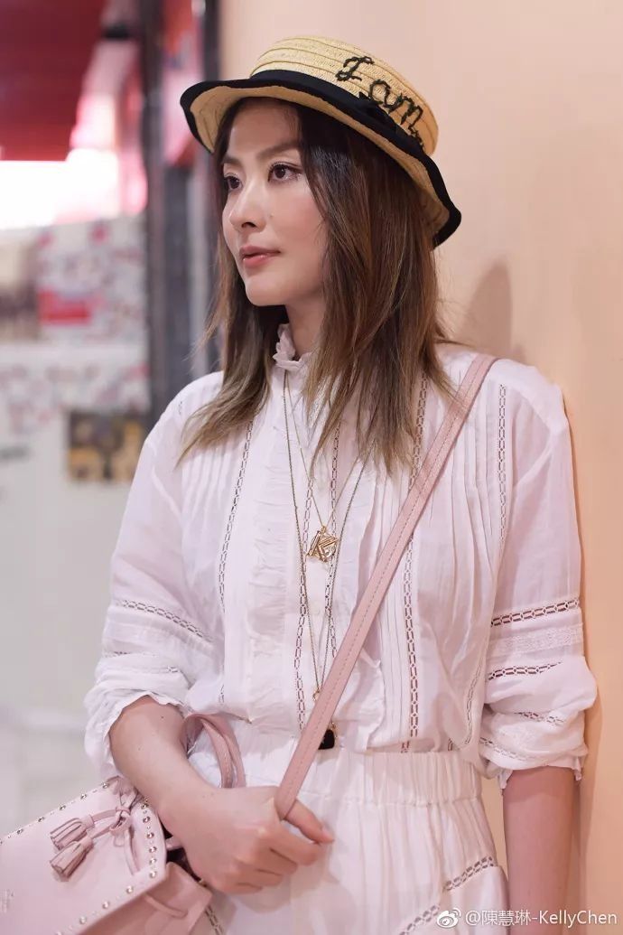 脸再大也拒绝整容 回怼代孕传闻 她是香港最后一个天后也是现实版