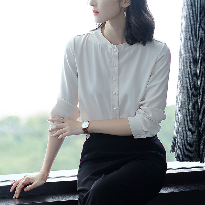 中秋，少穿裙!刚上线的“秋衫”，搭黑裤子，经典大方又美嫩