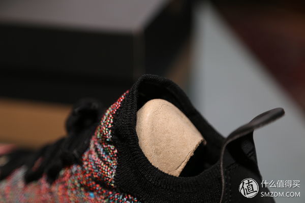 新买的东西 篇一:KD11骚彩色伪开箱，拍出来比实际好看的鞋子