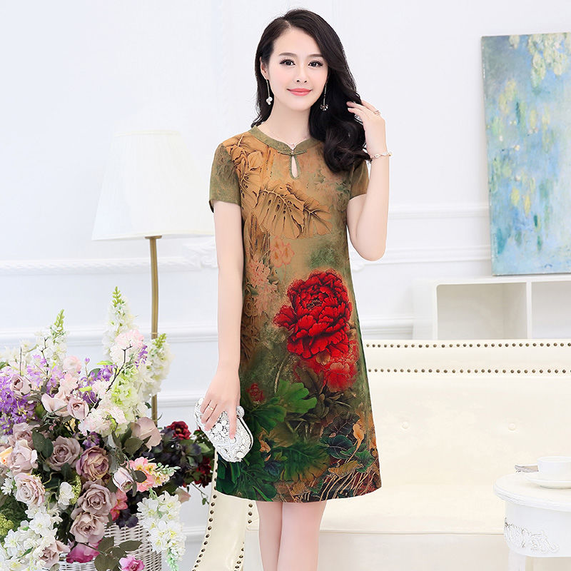 70后的我，出门从不穿太土，只穿高端蚕丝裙+平鞋，洋气又嫩美