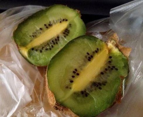 猕猴桃要买软的还是硬的?水果店老板称:很多人