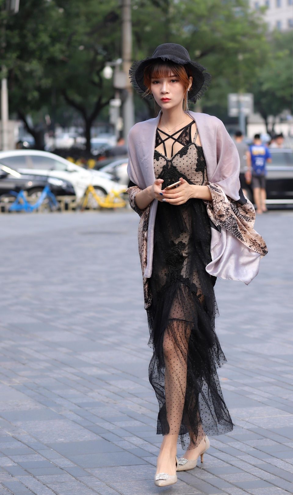 路人街拍，不做懒女人，这样的时尚穿搭让你美出新天地!