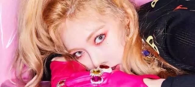 泫雅的复古妆好“坏”!酷女孩你们有福了!