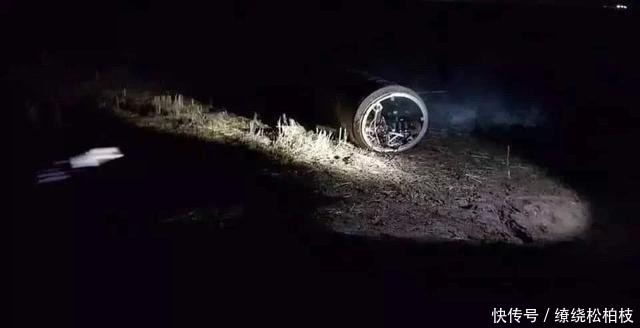 伊朗清真寺升复仇红旗