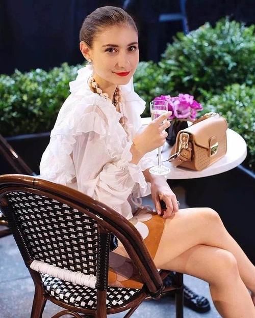 『博主』真正的高级色不是黑色或红色,看三木博主诠释白色,才是高级所在