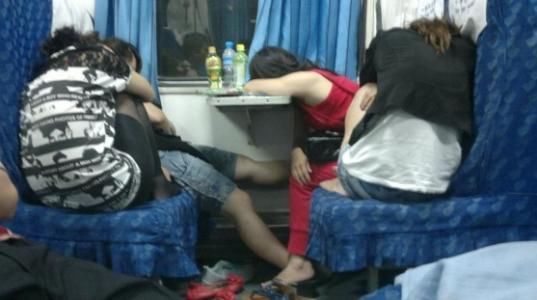 越到年底，本要返乡的农民不回了，春运出现“逆流”，为啥？