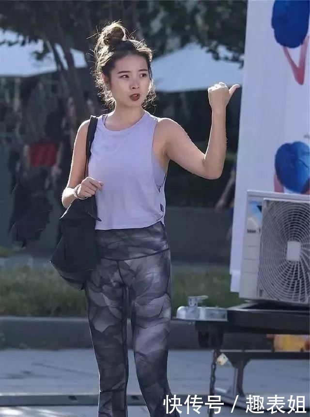 『气质』打底裤营造出不一样的气场,不经意间就打动人心
