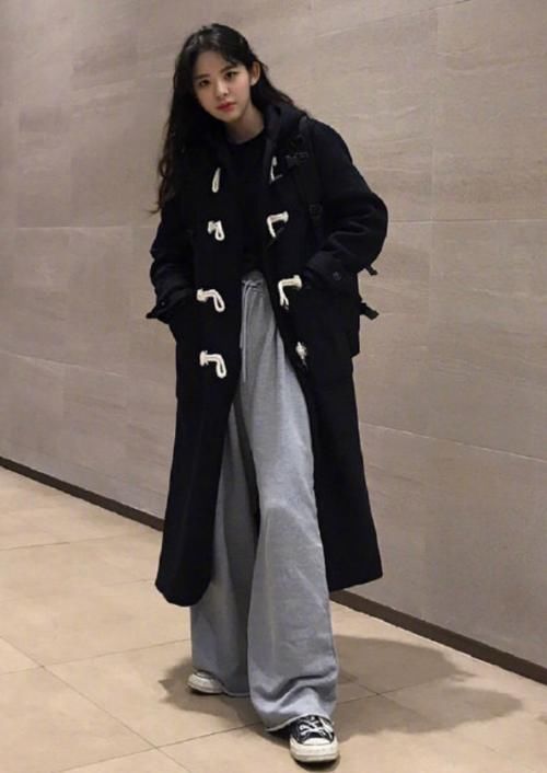  「显瘦」春天建议：“奶奶裤”已经凉凉，现在网红更爱这样穿，显瘦又时髦