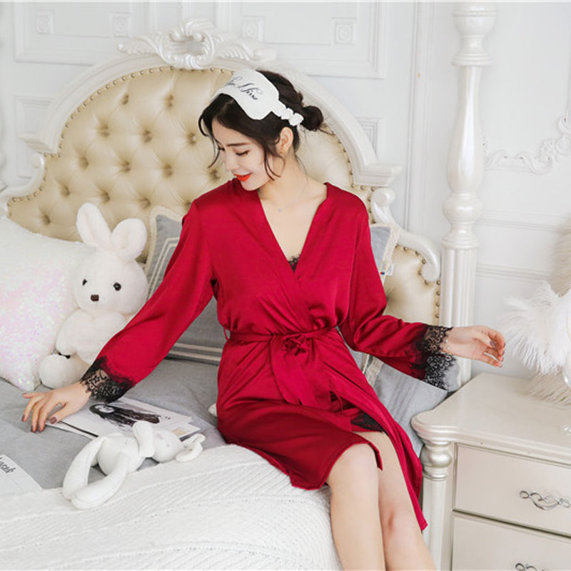 女人睡衣就应该穿的性感，看下图女人怎么穿，若隐若现挪不开眼