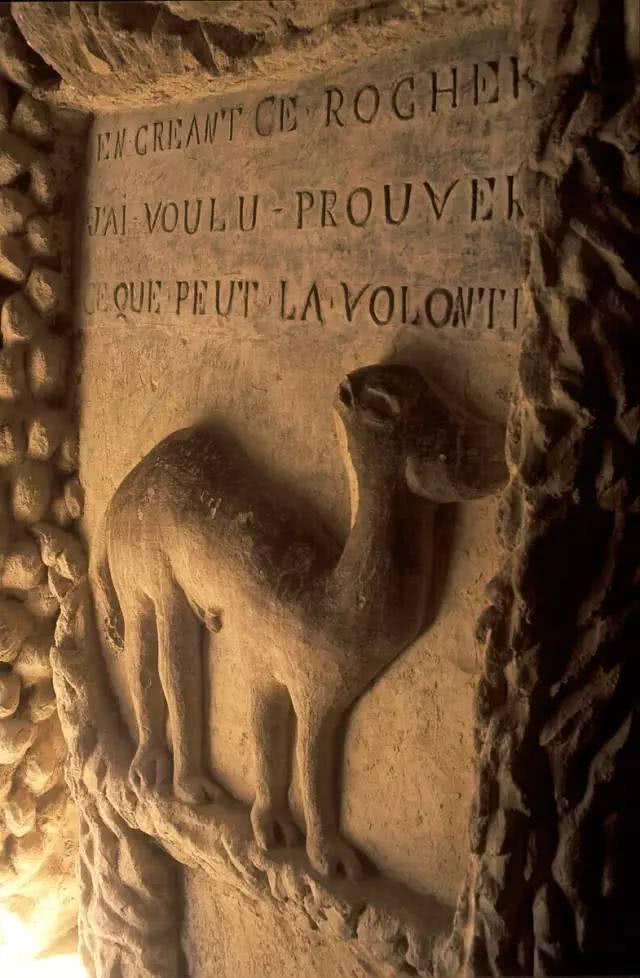 法国邮递员花33年，建筑一座石头城堡，竟登上了法国邮票