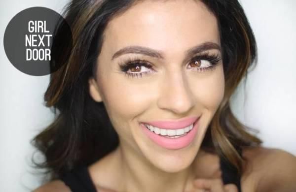 许玮宁海外旅游秀美背!却被她的一百种唇色抢了镜?都是九年义务教