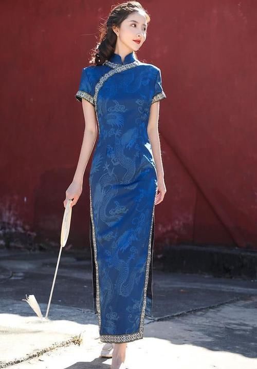 #服饰#长相平平的女生，春季尝试穿这件国风“连衣裙”，时髦优雅又显瘦