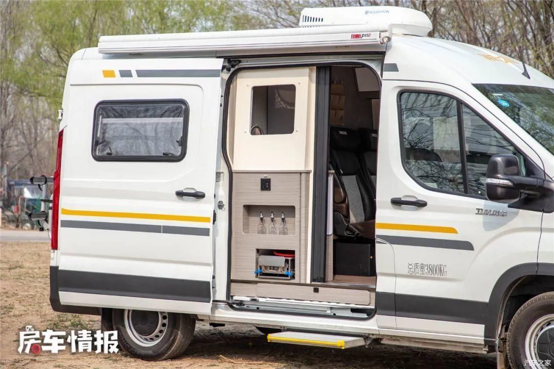  『汽车』开房车旅行担心没电？这款V90房车能用汽车充电桩，电器随便用