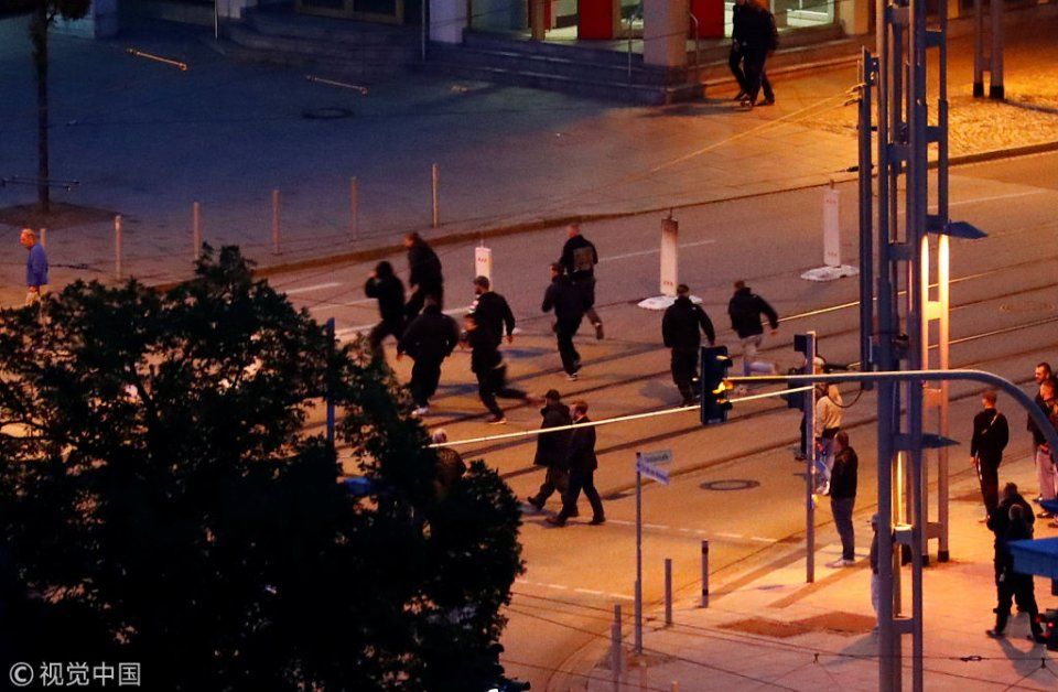 德国公民疑被难民殴打不治引发右翼反移民游行