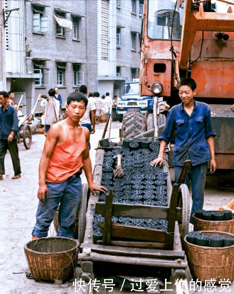  「古城」老照片： 纯真年代的珍贵图像, 生活在1984年