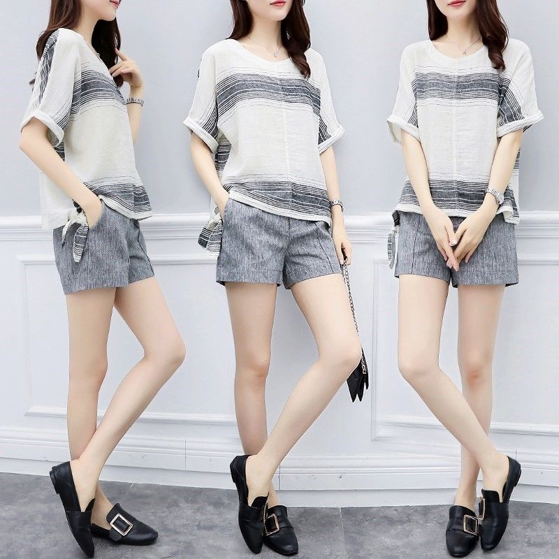 别傻傻T恤配牛仔?又丑又土!今年流行棉麻衫+短裤，轻便还美丽