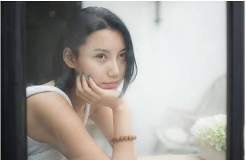  『女生』没剪过短发的女生没资格说不好看，剪完知性短发，眼睛都看直了