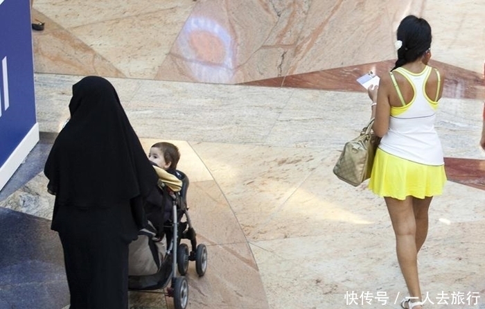  女人■世界上最无奈的女人名包名表随便买，却只能穿一种衣服