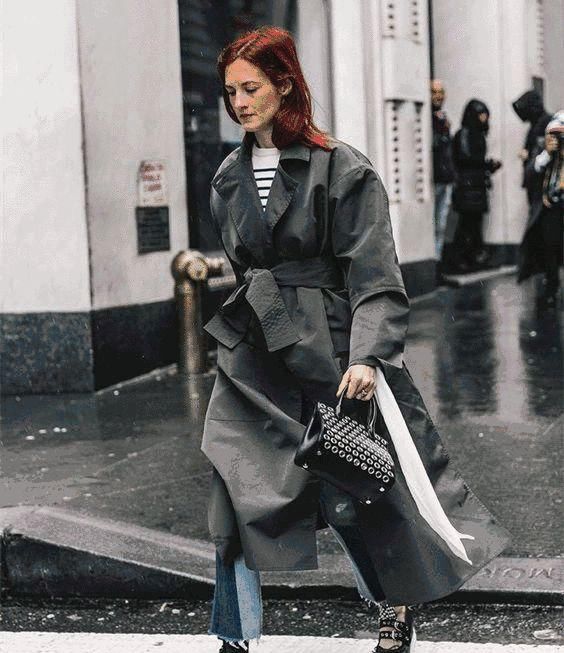  「风衣」春季风衣新穿法，变成裙装款式简约更百搭，穿上遮肉显瘦又时髦